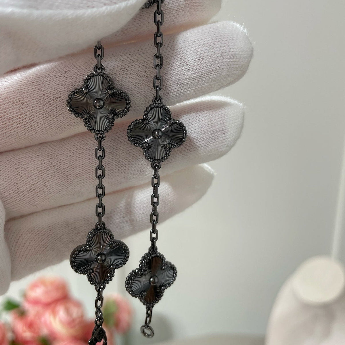 [⭐Spark]CLOVER 5 MOTIF BLACK BRACELET