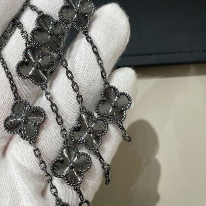 [⭐Spark]CLOVER 5 MOTIF BLACK BRACELET
