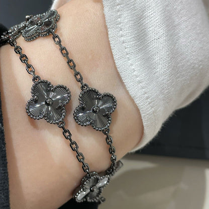 [⭐Spark]CLOVER 5 MOTIF BLACK BRACELET
