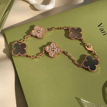 [⭐Spark] CLOVER 5 MOTIF GRAY MOP BRACELET COLLECTION