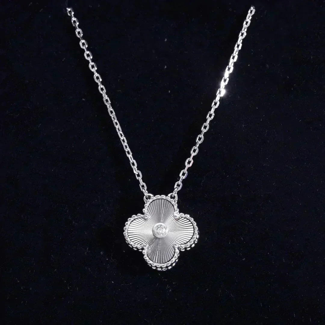 [⭐Spark]CLOVER  15MM DIAMOND LASER NECKLACE SILVER