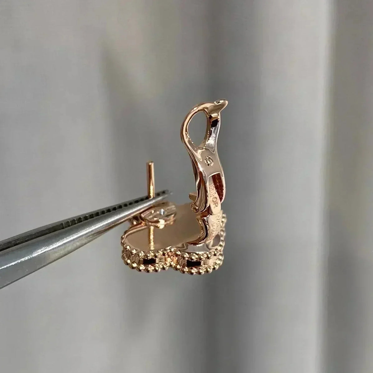 [⭐Spark]CLOVER MEDIUM 1 MOTIFS  PINK MOP DIAMOND EARRINGS