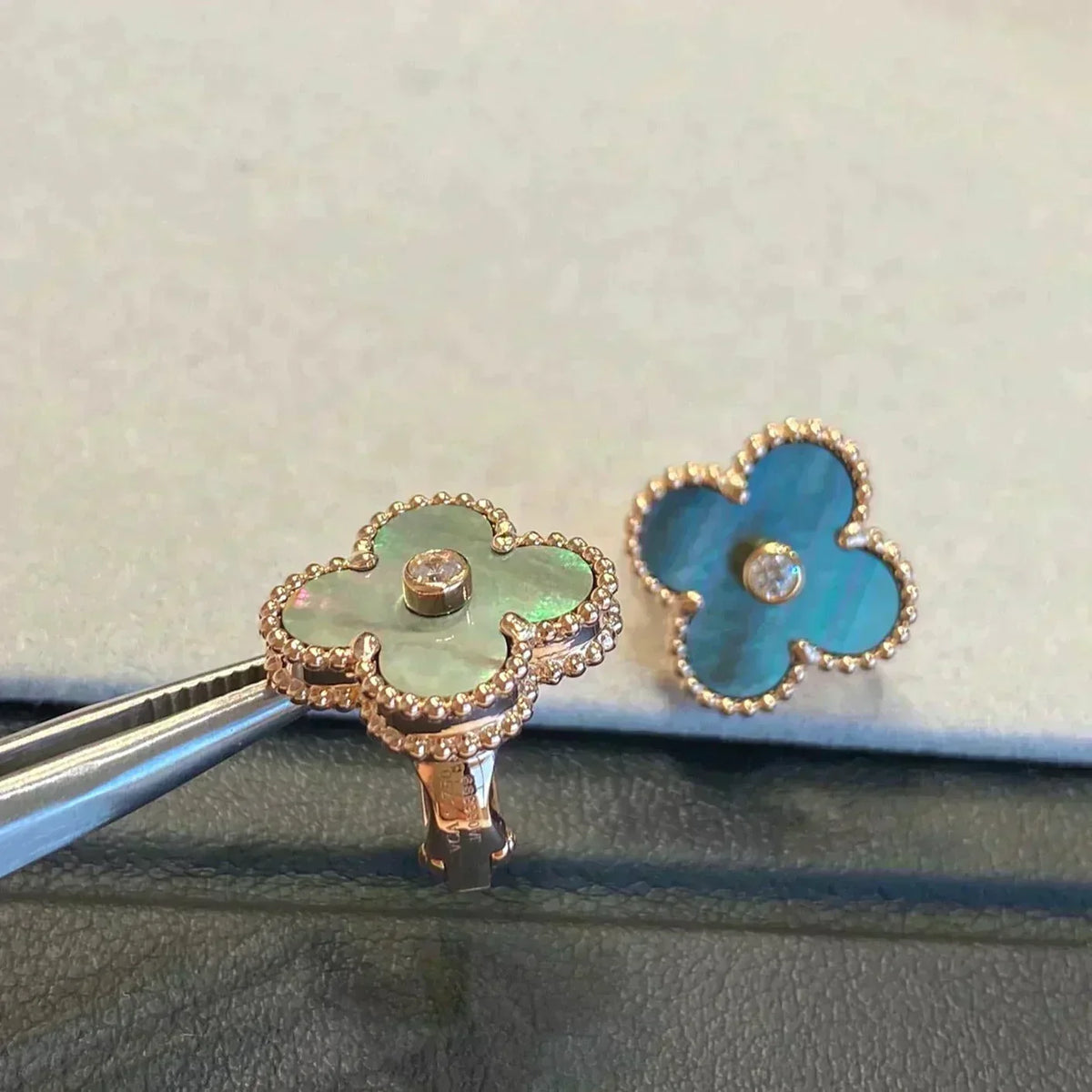 [⭐Spark]CLOVER MEDIUM 1 MOTIFS GRAY MOP  DIAMOND EARRINGS