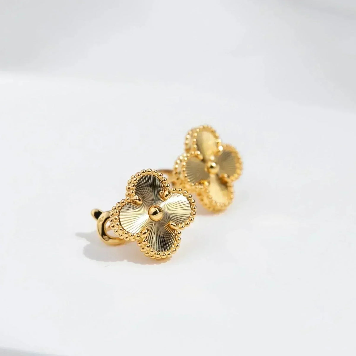 [⭐Spark]CLOVER MEDIUM 1 MOTIFS LASER EARRINGS