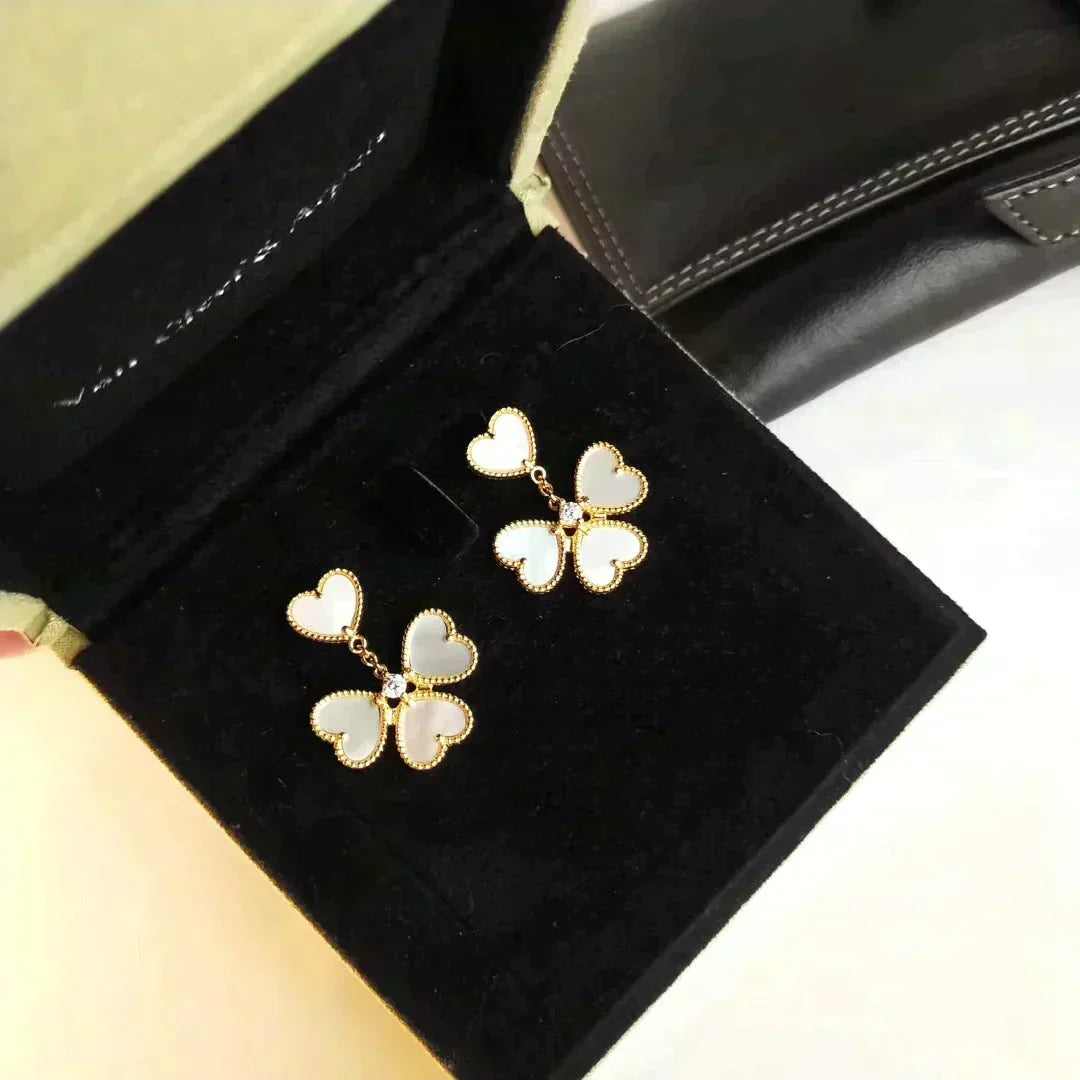 [⭐Spark]CLOVER SWEET WHITE MOP EARRINGS