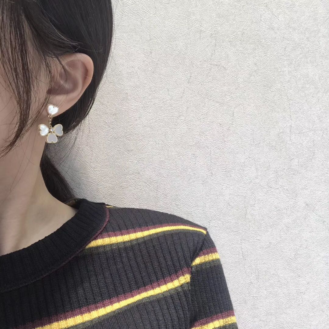 [⭐Spark]CLOVER SWEET WHITE MOP EARRINGS