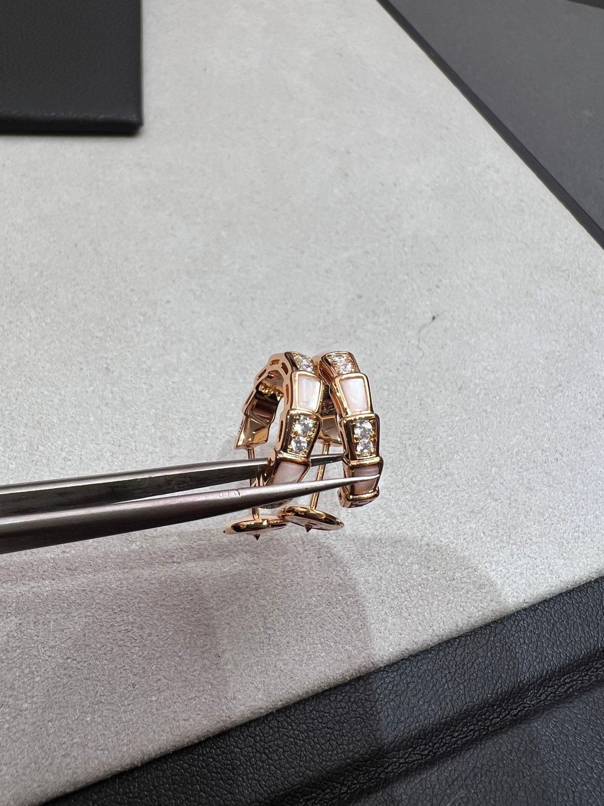[⭐Spark]SERPENTI MOP PINK GOLD EARRINGS