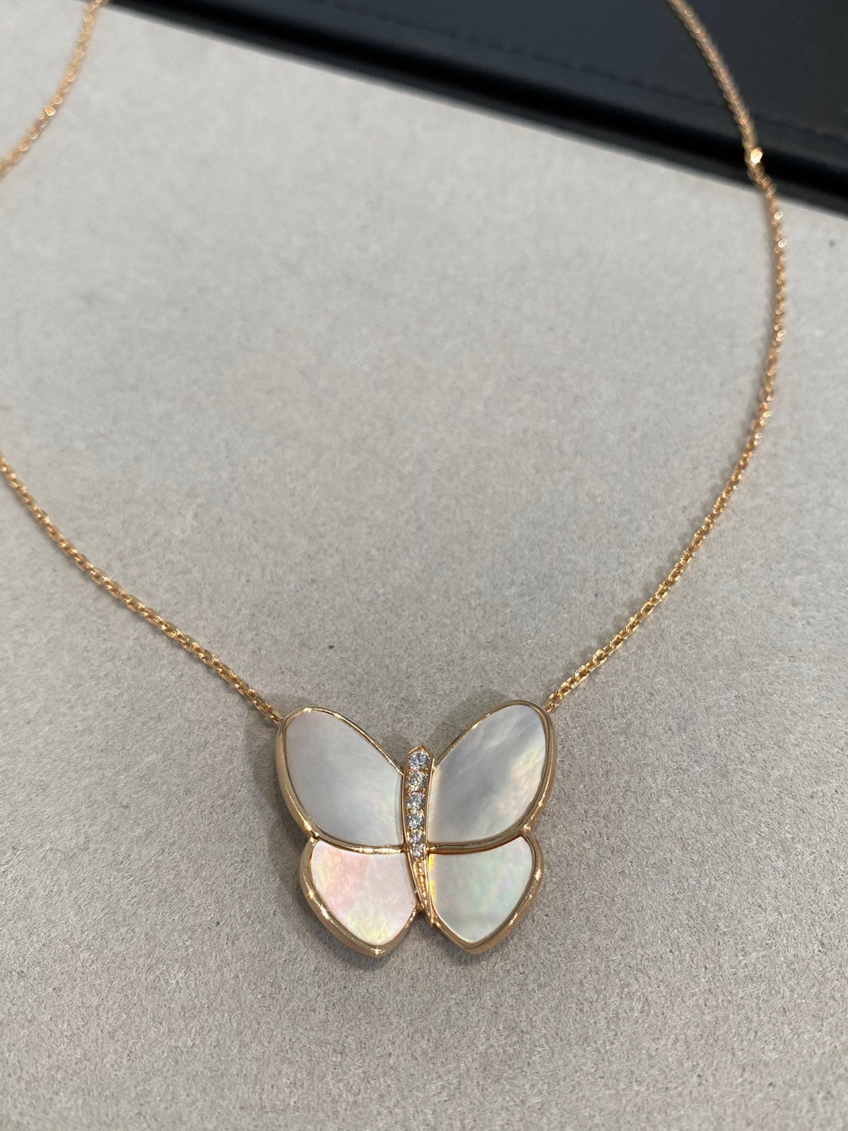 [⭐Spark]BUTTERFLY GOLD MOP DIAMOND NECKLACE