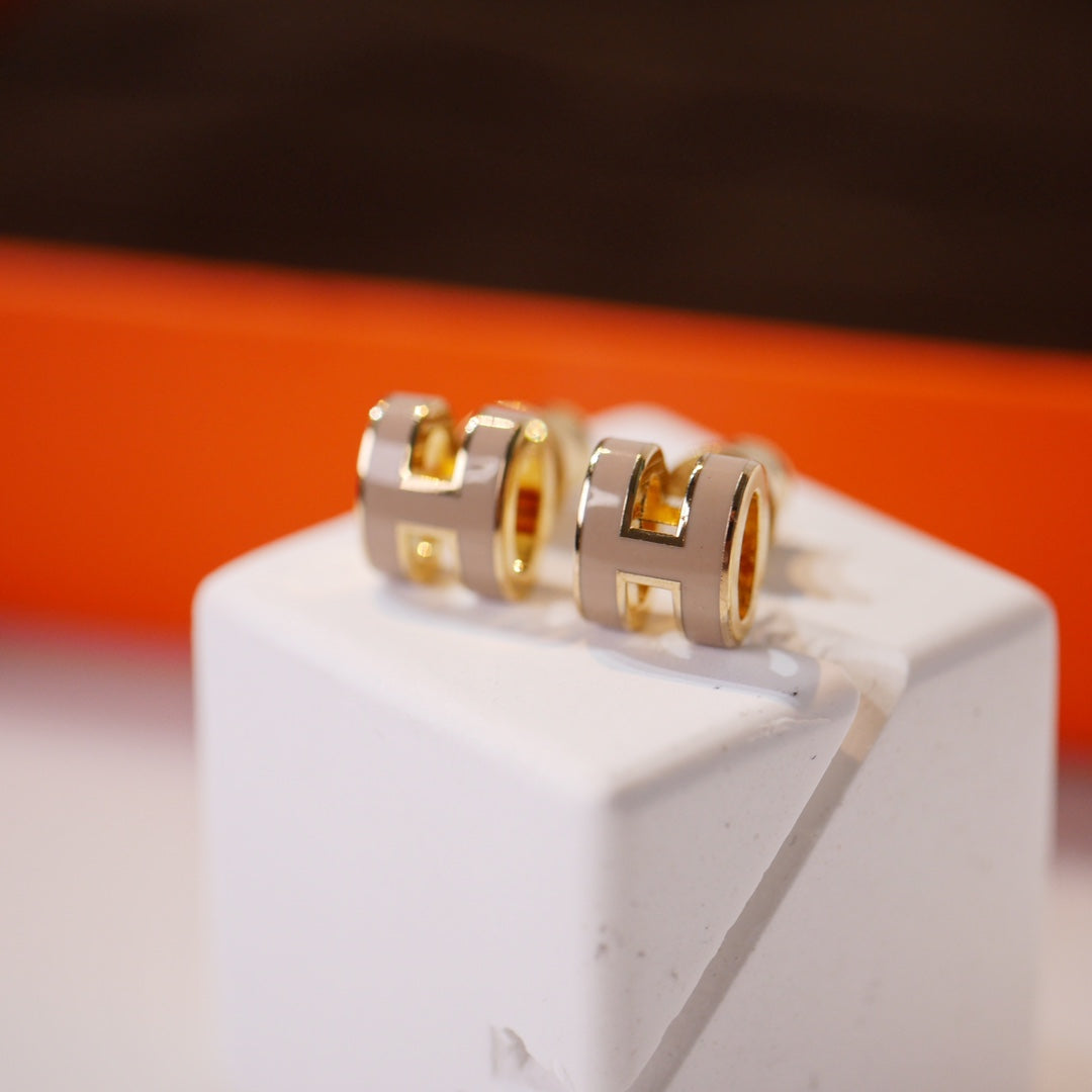 [⭐Spark]MINI POP H GOLD EARRINGS GREY