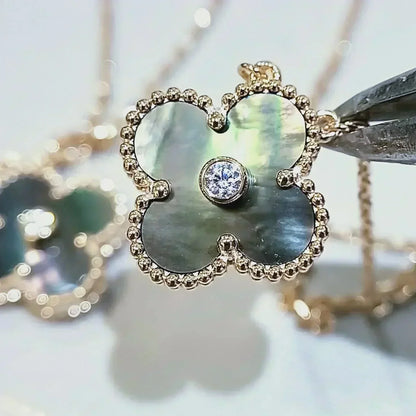 [⭐Spark]CLOVER 15MM DIAMOND AND MOTHER-OF-GREY NECKLACE