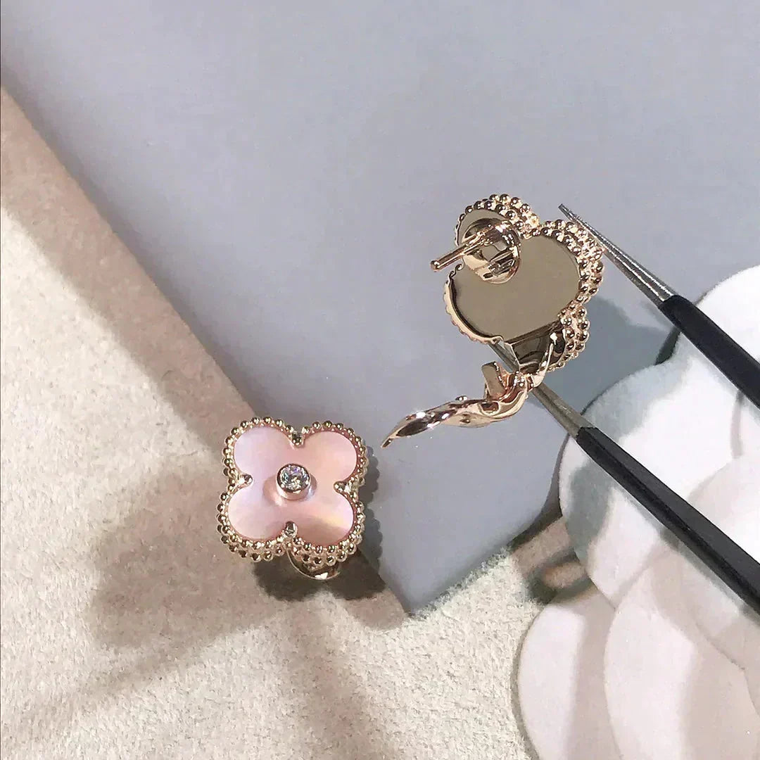 [⭐Spark]CLOVER MEDIUM 1 MOTIFS  PINK MOP DIAMOND EARRINGS