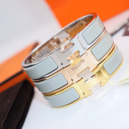 [⭐Spark]H LIGHT BLUE BRACELET