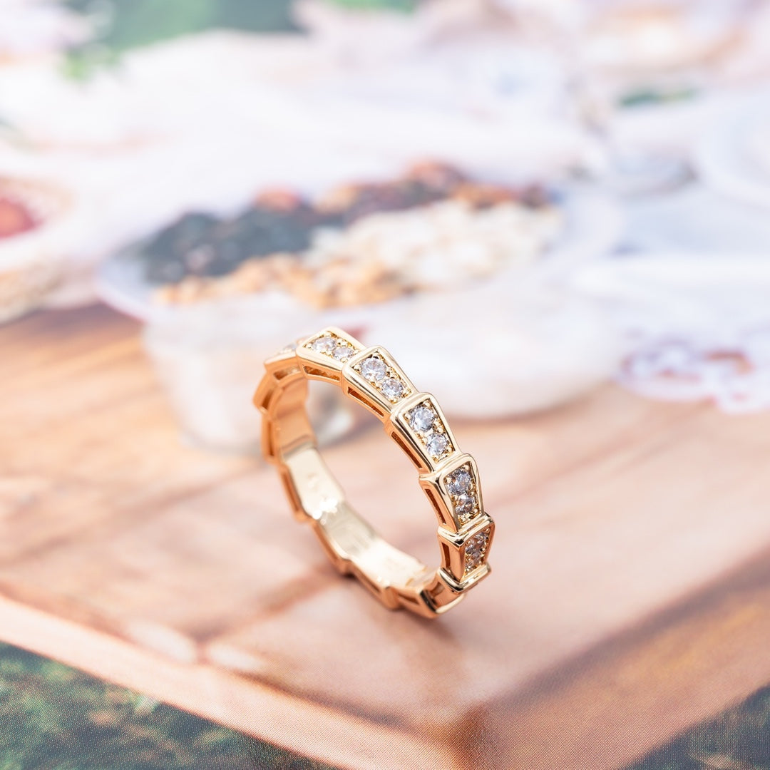 [⭐Spark]SERPENTI RING PINK GOLD DIAMOND PAVED 3MM
