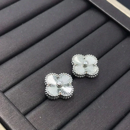 [⭐Spark]CLOVER MINI 9.5MM LASER EARRINGS