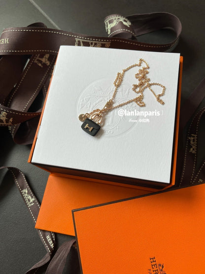 [⭐Spark]CONSTANCE BLACK PEDANT PINK GOLD NECKLACE