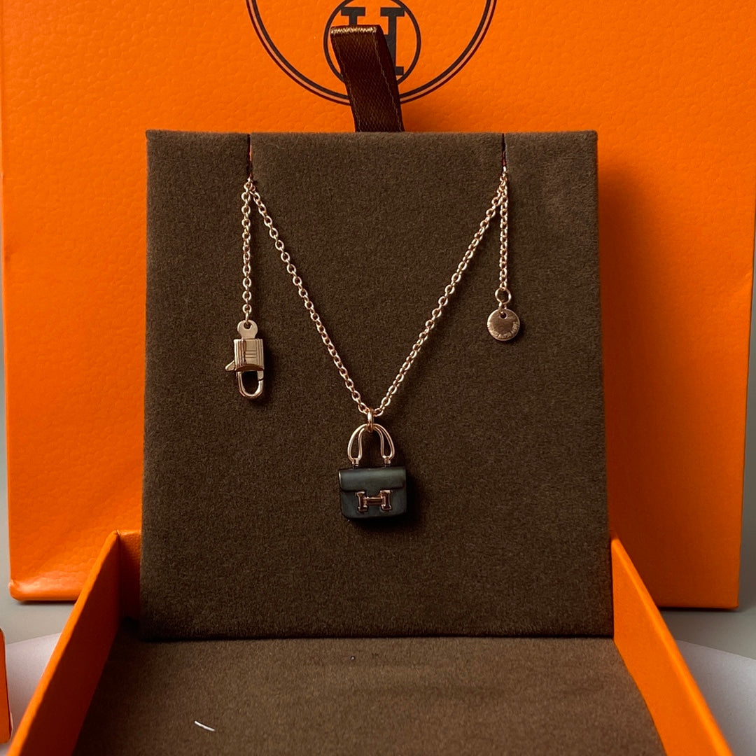 [⭐Spark]CONSTANCE BLACK PEDANT PINK GOLD NECKLACE