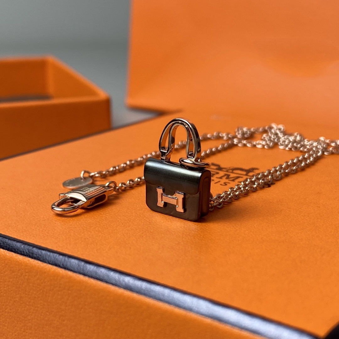 [⭐Spark]CONSTANCE BLACK PEDANT PINK GOLD NECKLACE