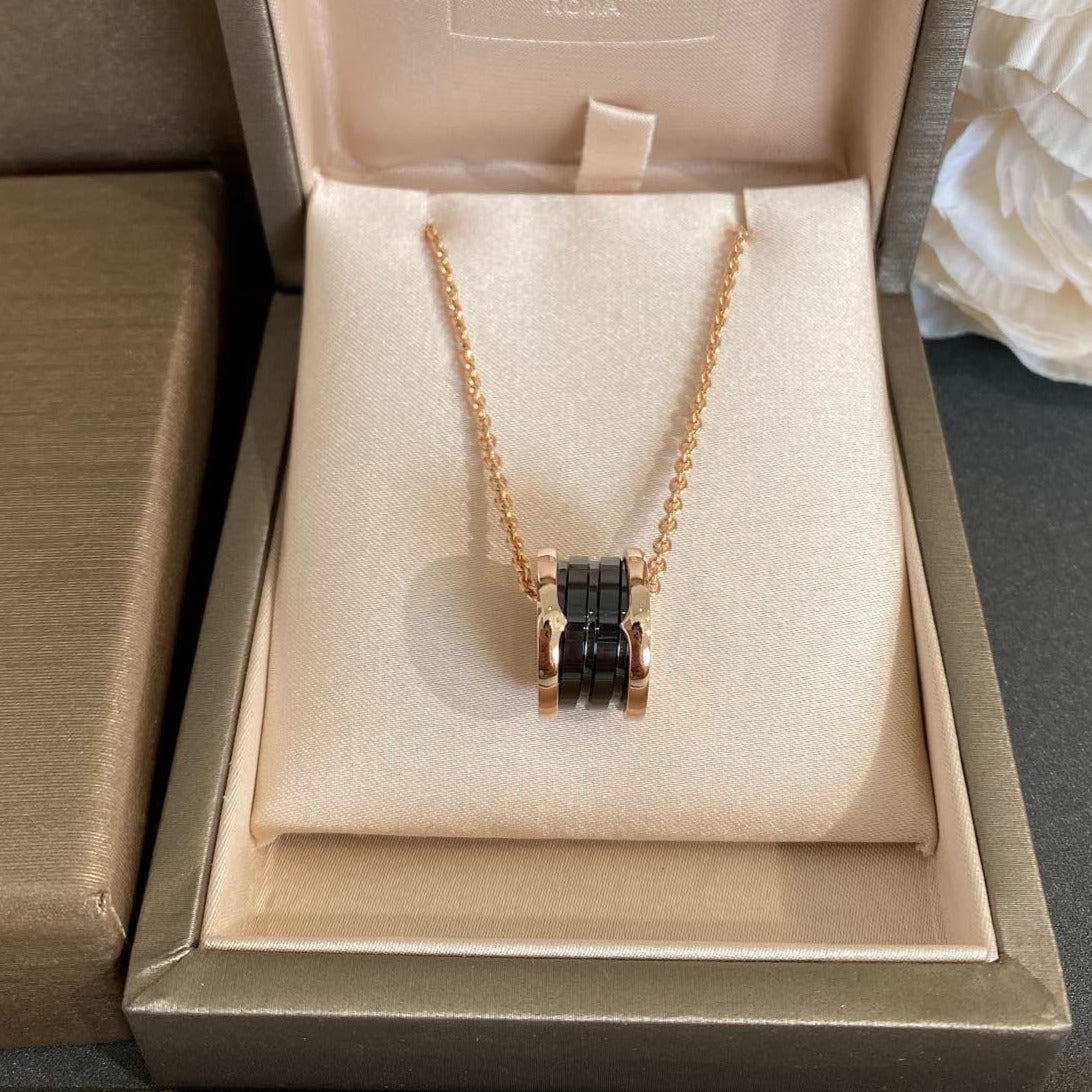 [⭐Spark]ZERO 1 BLACK CERAMIC PINK GOLD NECKLACE