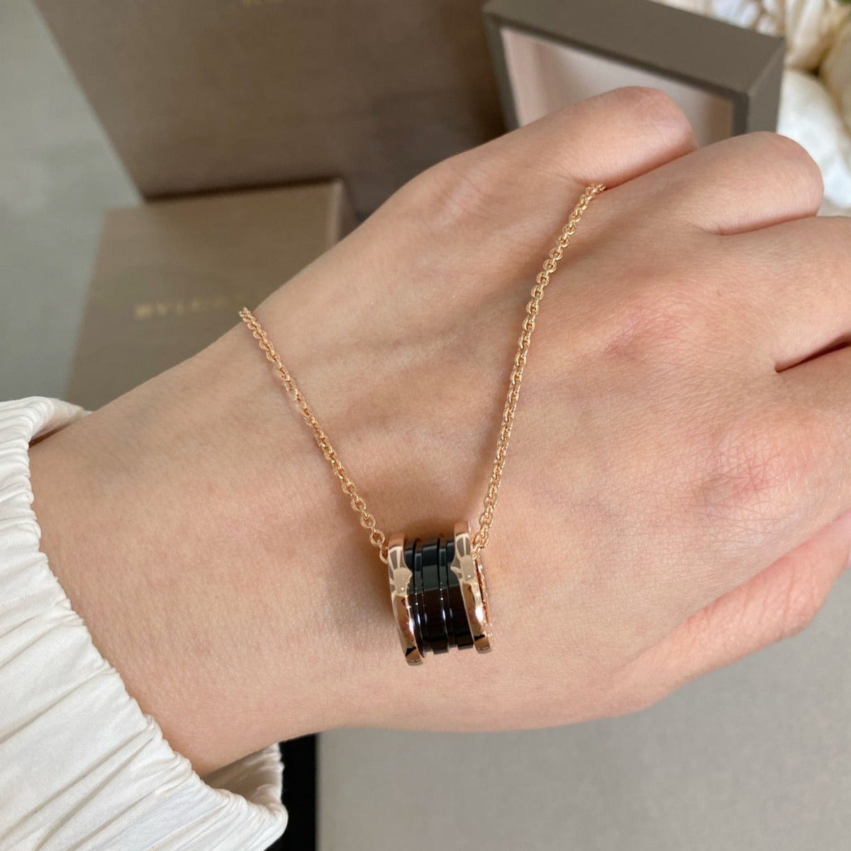 [⭐Spark]ZERO 1 BLACK CERAMIC PINK GOLD NECKLACE