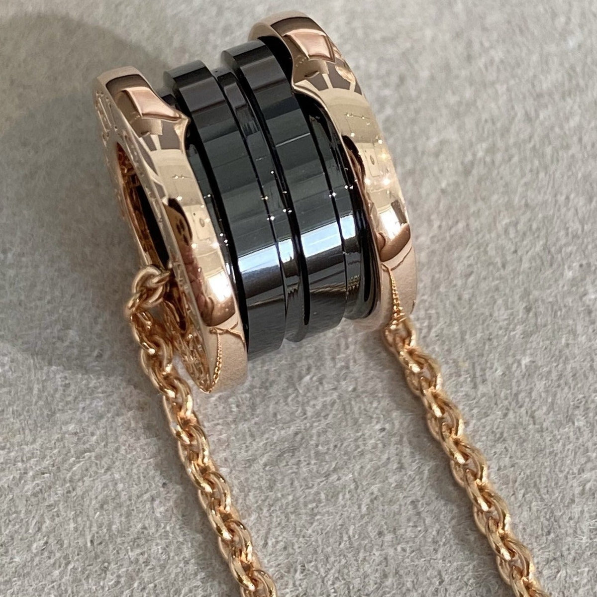 [⭐Spark]ZERO 1 BLACK CERAMIC PINK GOLD NECKLACE