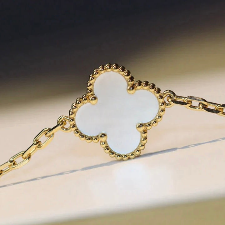 [⭐Spark]CLOVER 20 MOTIFS WHITE MOP NECKLACE