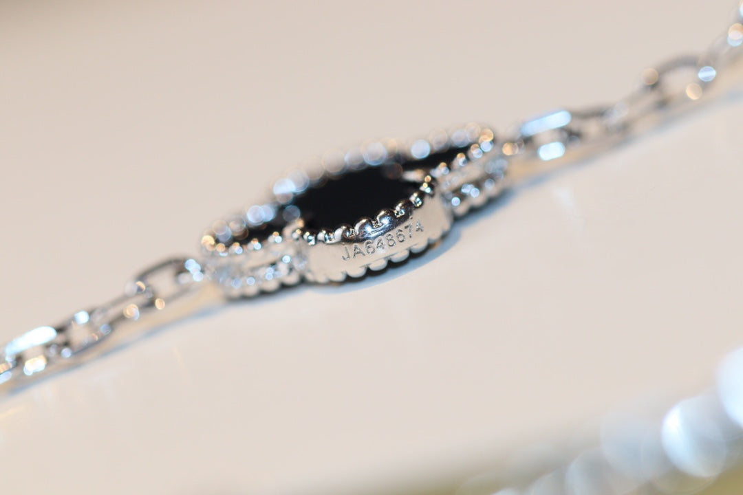 [⭐Spark]CLOVER 20 MOTIFS ONYX DIAMOND SILVER