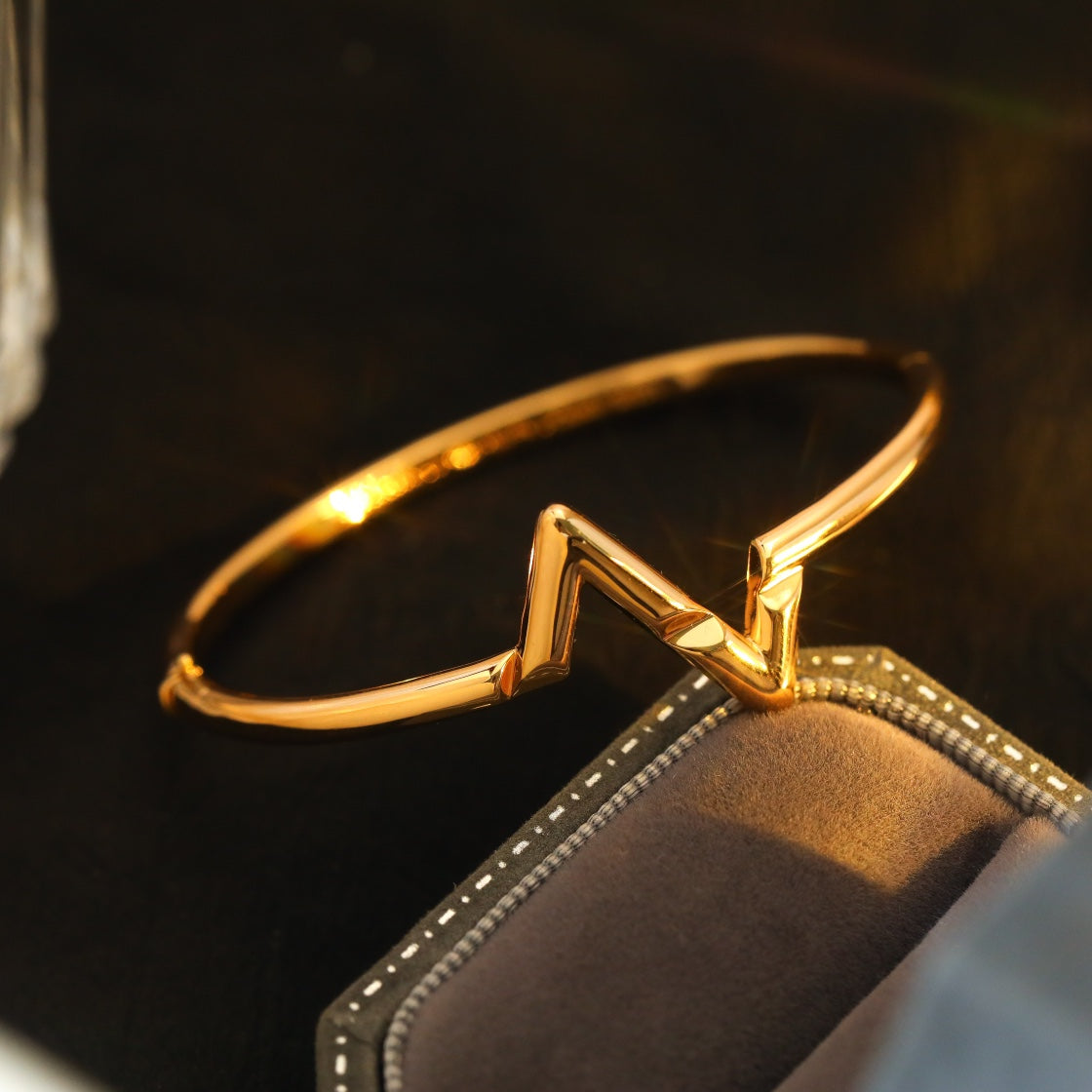 [⭐Spark]VOLTE UPSITE DOWN BRACELET
