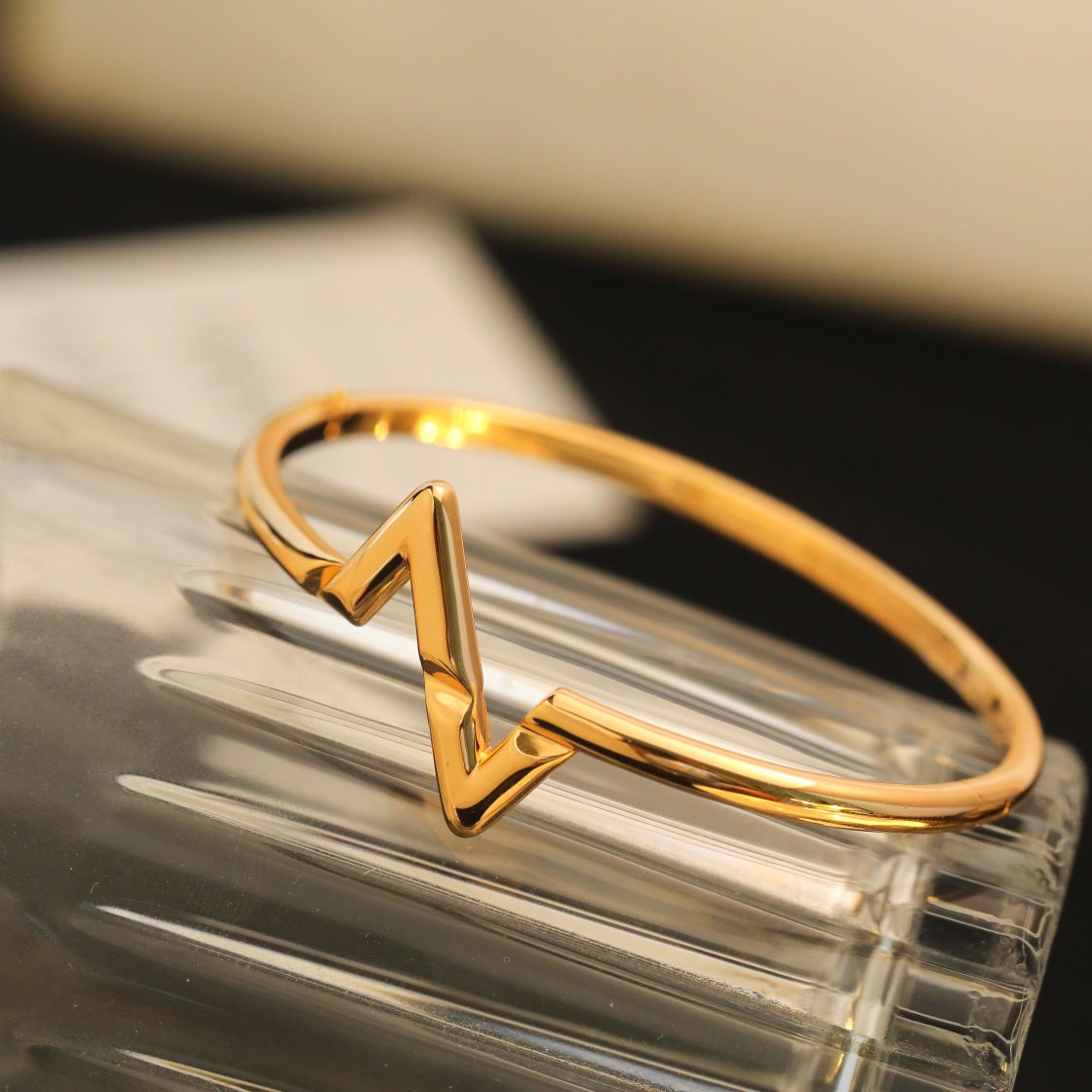 [⭐Spark]VOLTE UPSITE DOWN BRACELET