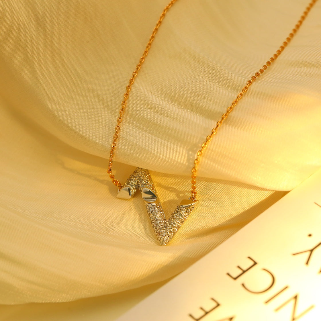 [⭐Spark]VOLT SILVER DIAMOND PEDANT NECKLACE