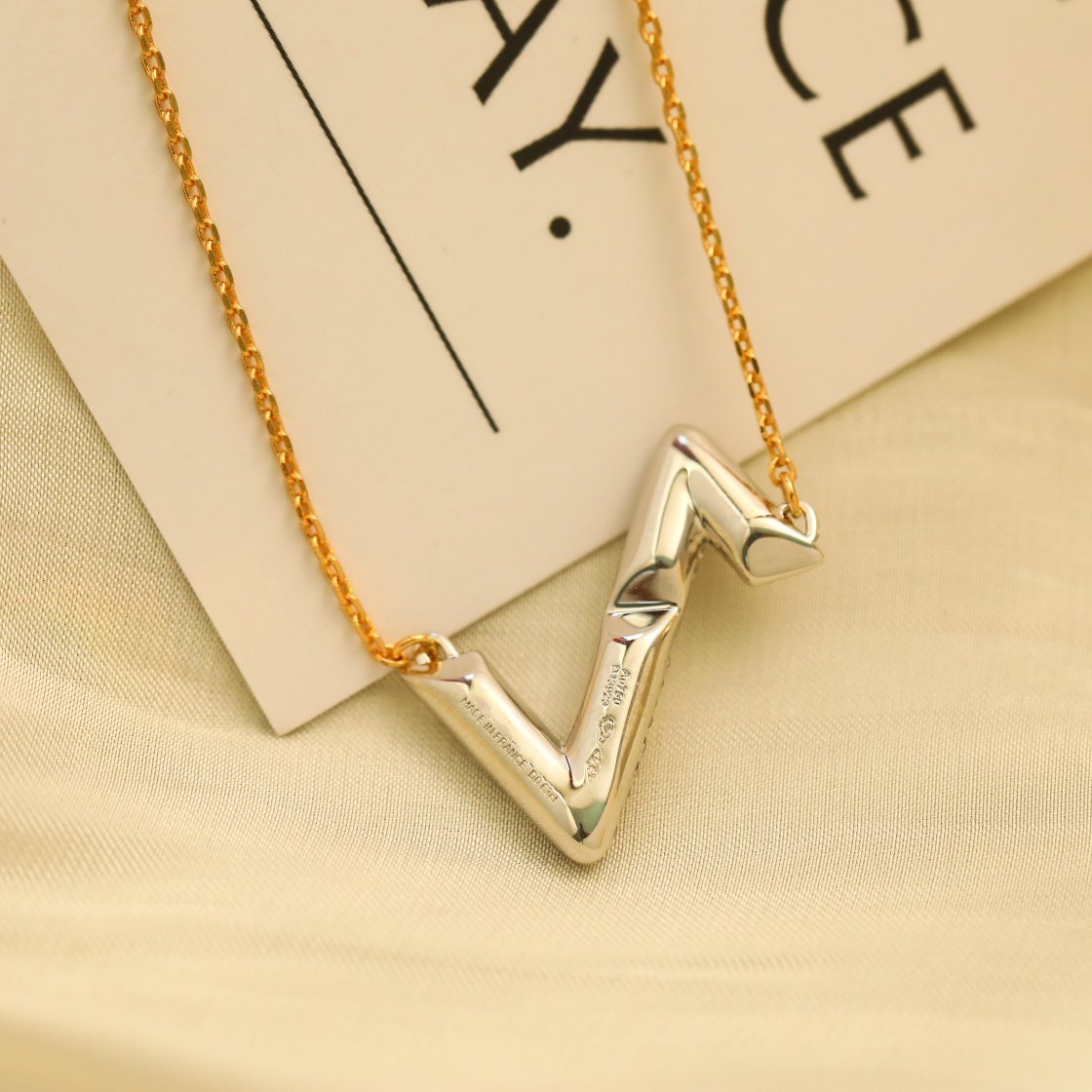[⭐Spark]VOLT SILVER DIAMOND PEDANT NECKLACE