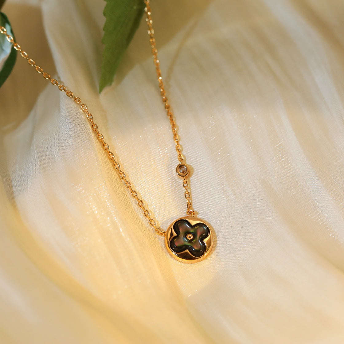 [⭐Spark]SUN PEDANT PINK GOLD 1 DIAMOND NECKLACE
