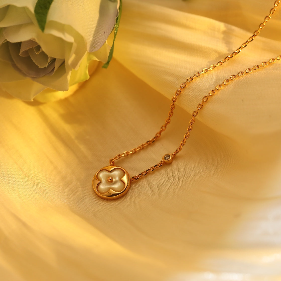 [⭐Spark]SUN PEDANT PINK GOLD 1 DIAMOND NECKLACE