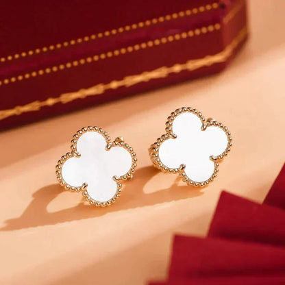 [⭐Spark]CLOVER MEDIUM 1 MOTIFS  WHITE MOP STUD EARRINGS