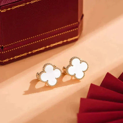 [⭐Spark]CLOVER MEDIUM 1 MOTIFS  WHITE MOP STUD EARRINGS