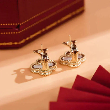 [⭐Spark]CLOVER MEDIUM 1 MOTIFS  WHITE MOP STUD EARRINGS