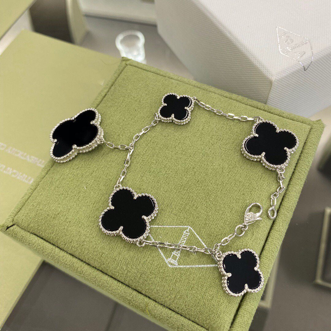 [⭐Spark]CLOVER 5 MOTIFS SIVLER ONYX BRACELET