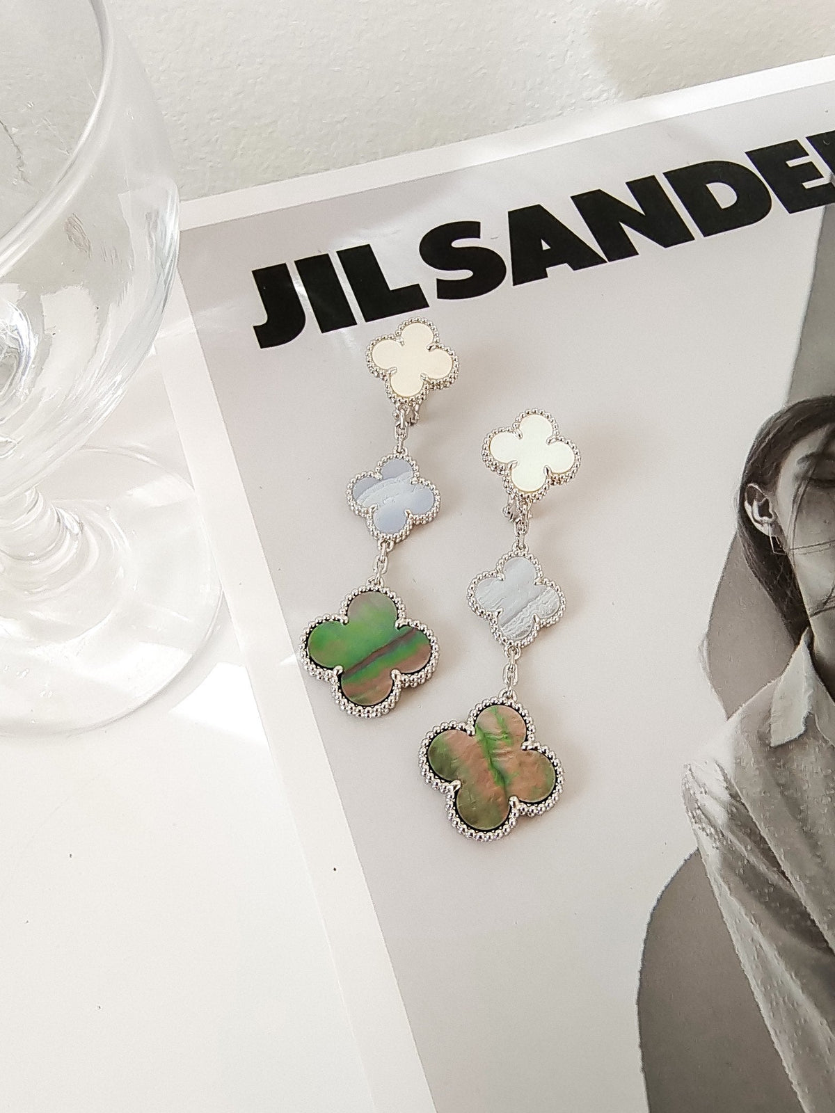 [⭐Spark]CLOVER 3 MOTIFS CHALCEDONY DARK MOP SILVER EARRINGS