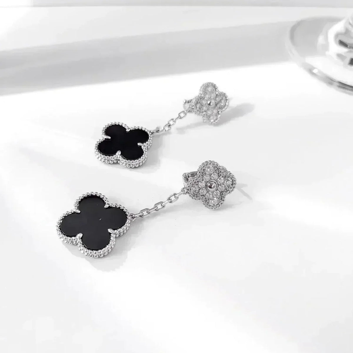 [⭐Spark]CLOVER 2 MOTIFS  DIAMOND ONYX EARRINGS SILVER