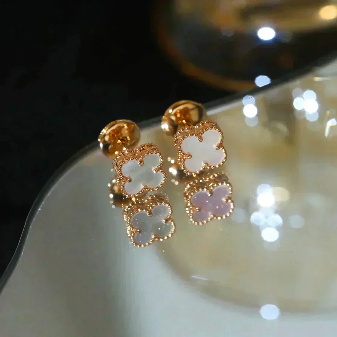 [⭐Spark]CLOVER MINI 9.5MM WHITE MOP EARRINGS