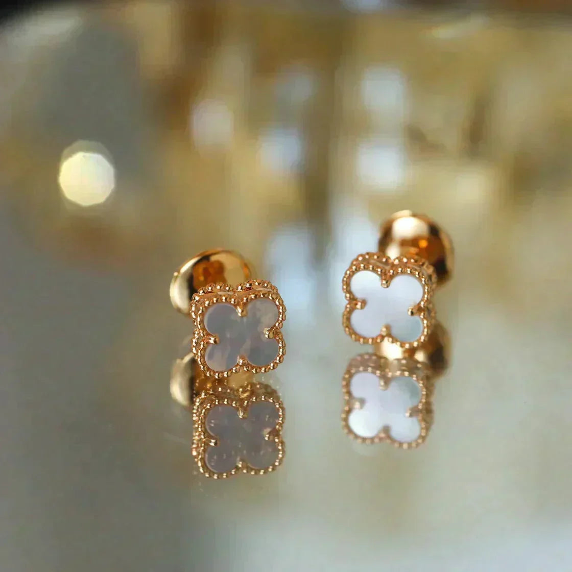 [⭐Spark]CLOVER MINI 9.5MM WHITE MOP EARRINGS