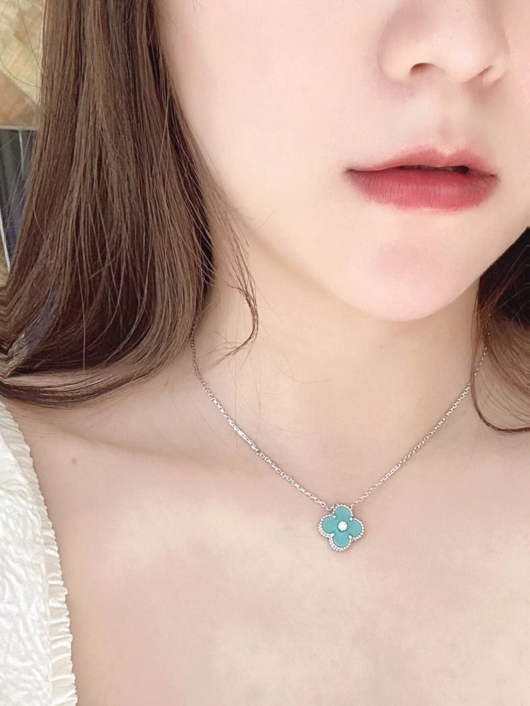 [⭐Spark]CLOVER 1 DIAMOND LIGHT BLUE SILVER NECKLACE