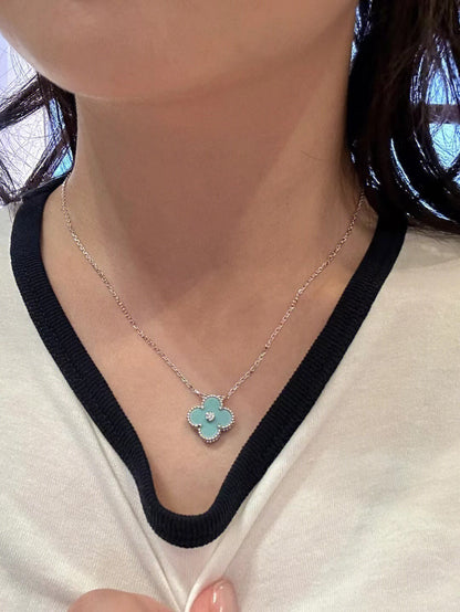 [⭐Spark]CLOVER 1 DIAMOND LIGHT BLUE SILVER NECKLACE