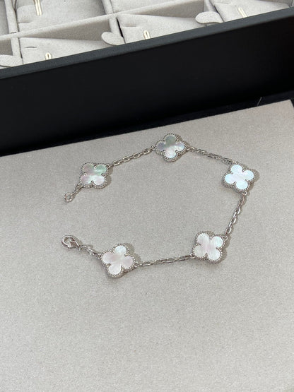[⭐Spark]CLOVER WHITE PEARL MOP 5 MOTIF BRACELET COLLECTION