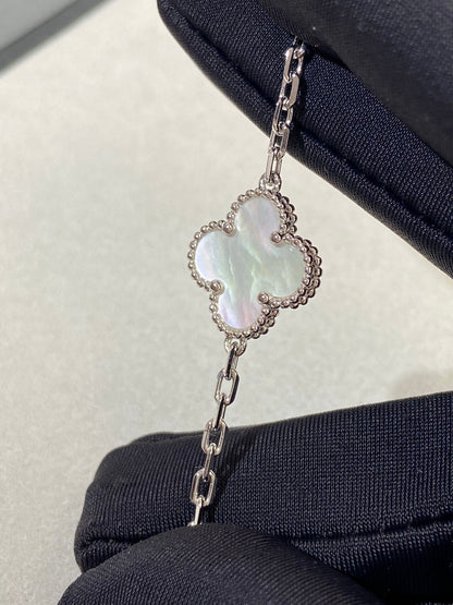 [⭐Spark]CLOVER WHITE PEARL MOP 5 MOTIF BRACELET COLLECTION