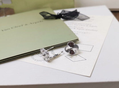[⭐Spark]CLOVER MEDIUM STUD EARRINGS
