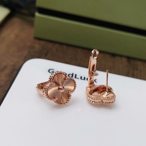 [⭐Spark]CLOVER MEDIUM STUD EARRINGS