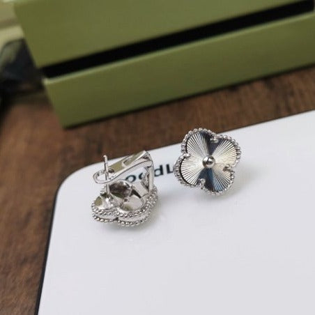 [⭐Spark]CLOVER MEDIUM STUD EARRINGS