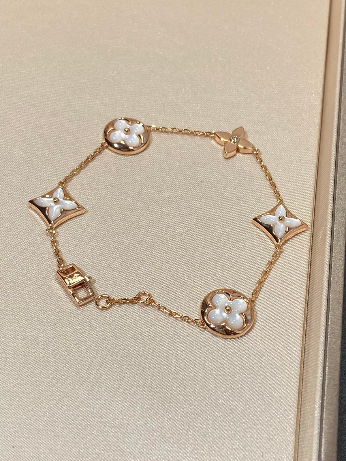 [⭐Spark]STAR AND SUN 5 MOTIF MOP PINK GOLD BRACELET