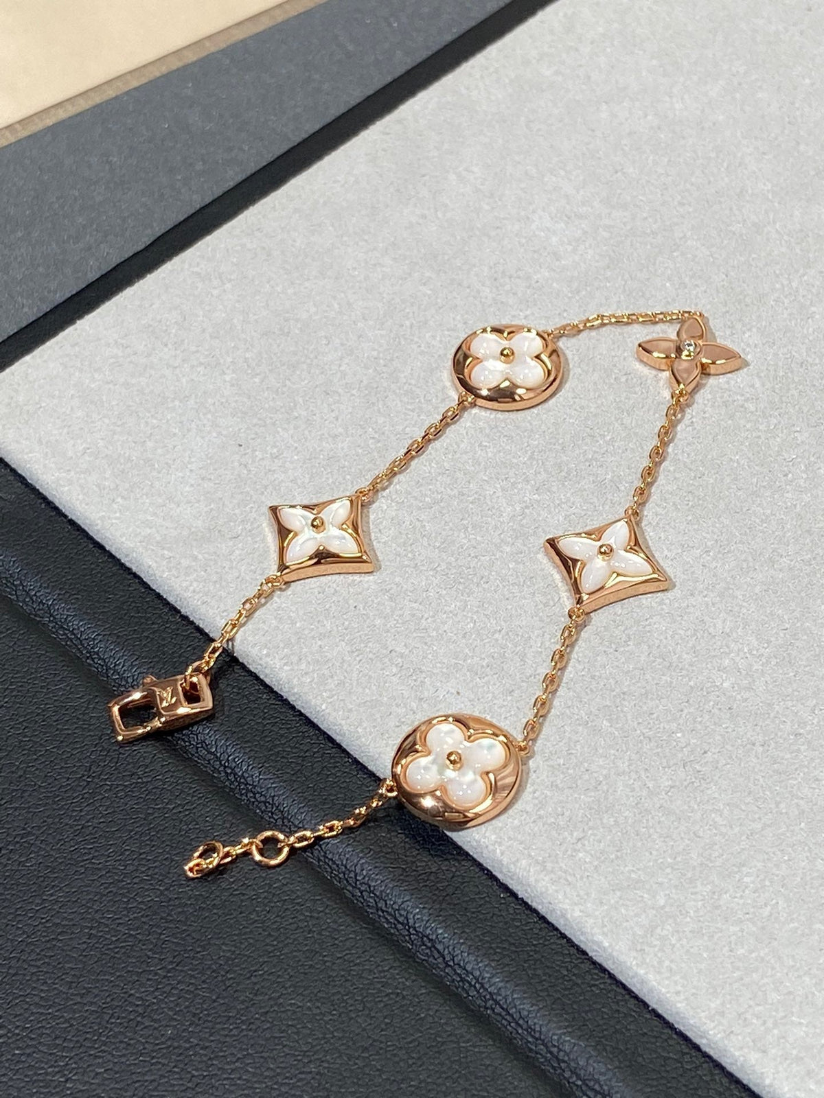 [⭐Spark]STAR AND SUN 5 MOTIF MOP PINK GOLD BRACELET