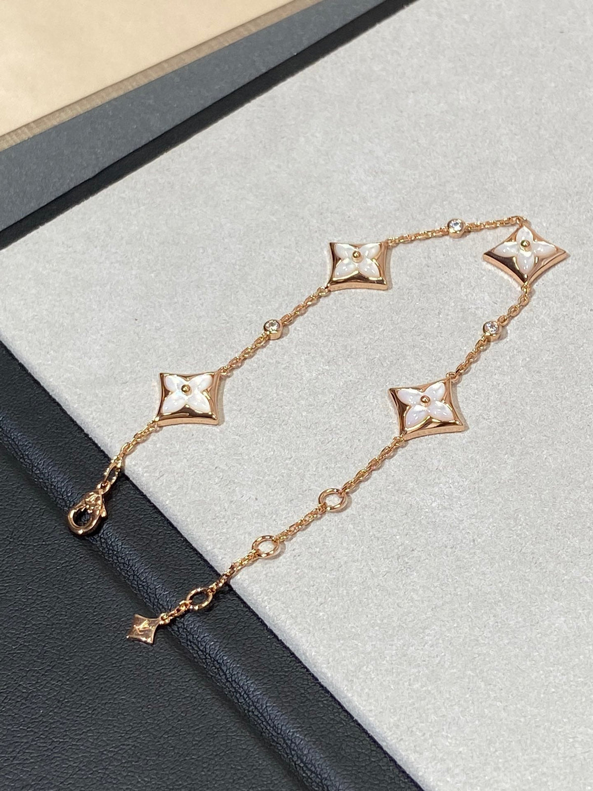 [⭐Spark]STAR 4 MOTIF MOP DIAMOND PINK GOLD BRACELET
